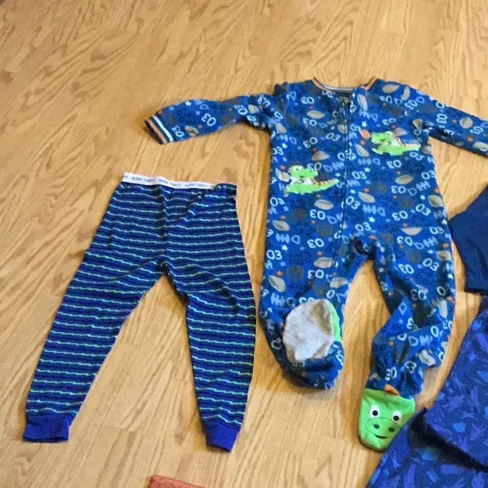 Boys pj lot size 5 - Picture 2 of 14